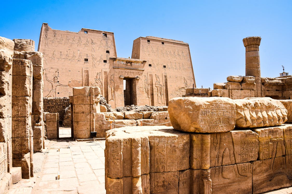 Day five > Fri. nov. 8th Edfu – Visit Edfu Temple – Sail toward Luxor – Karnak & Luxor Temples Day five > Fri. nov. 8th Edfu – Visit Edfu Temple – Sail toward Luxor – Karnak & Luxor Temples